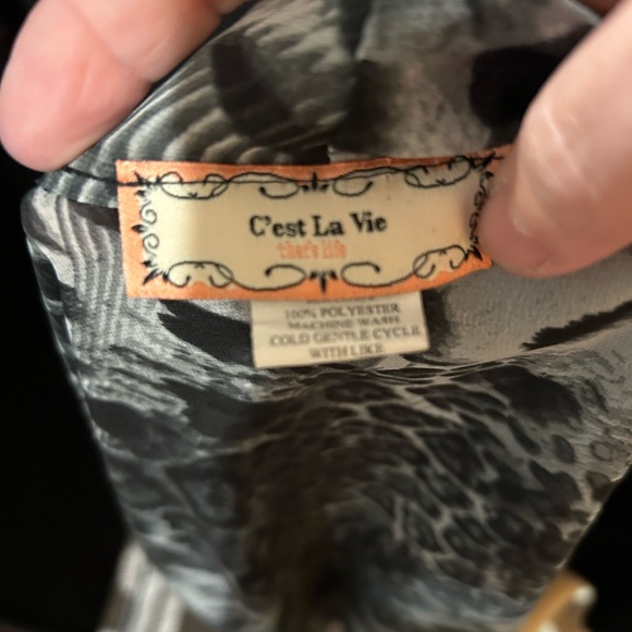 C’est Le Vie shrug, wrap one size - Picture 6 of 7